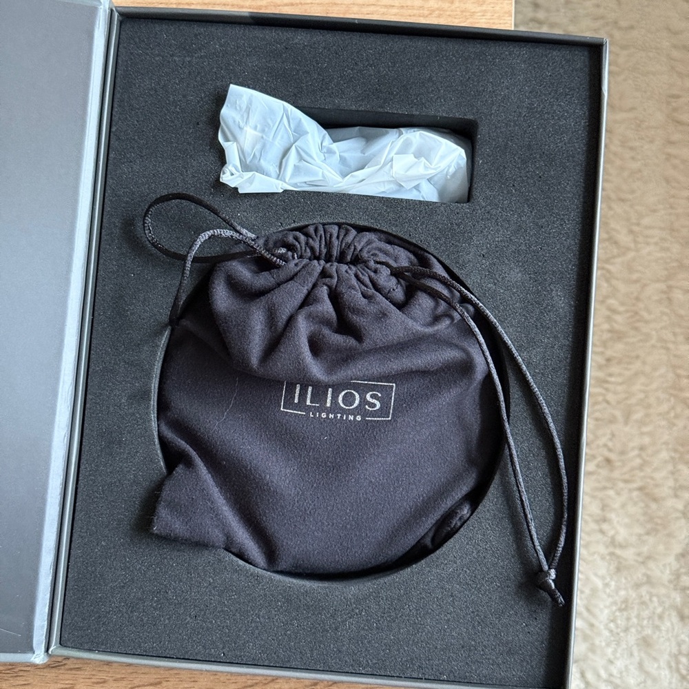 ILIOS Lighting LED Rechargeable Compact Mirror 1X / 10X - New - BLACK -NEW - Picture 2 of 3